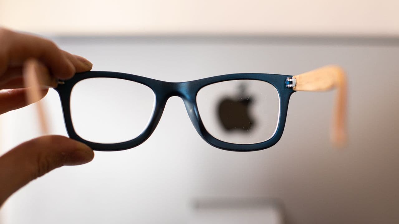 Apple's Product Roadmap in Flux Amid Key Departure to Rival AI Giant