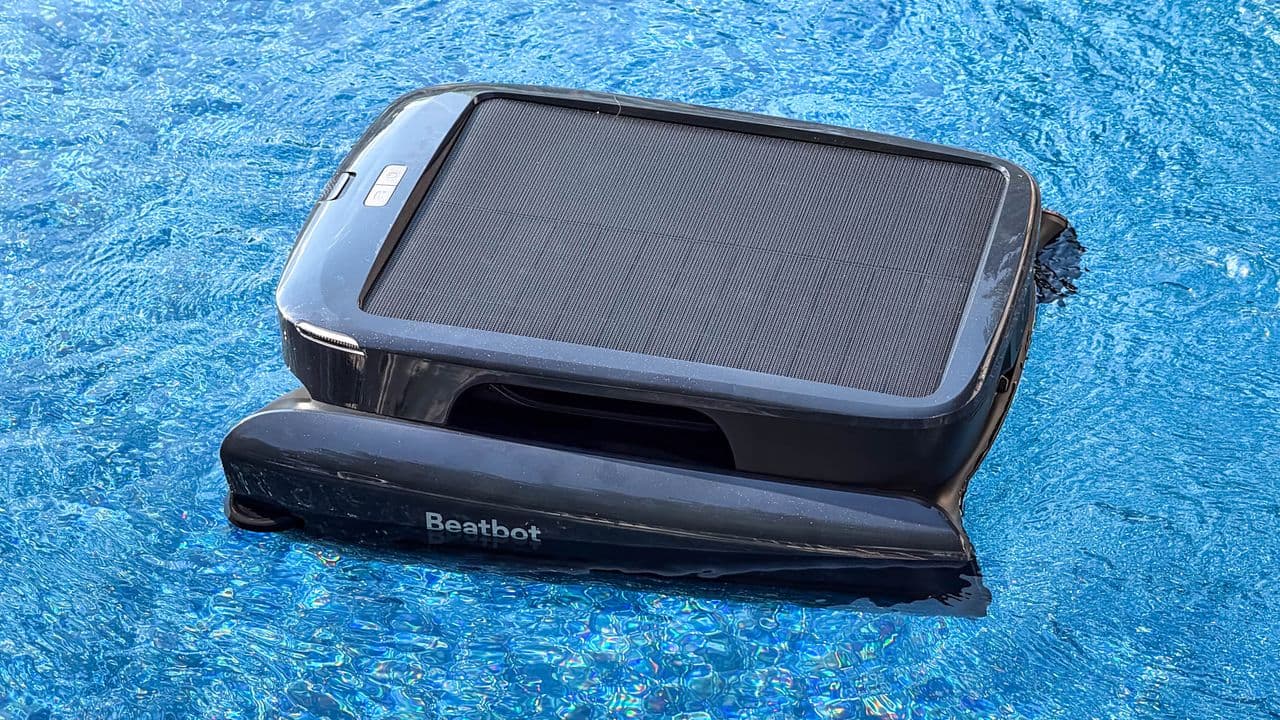 BeatBot iSkim solar robot impresses, making traditional skimmers obsolete