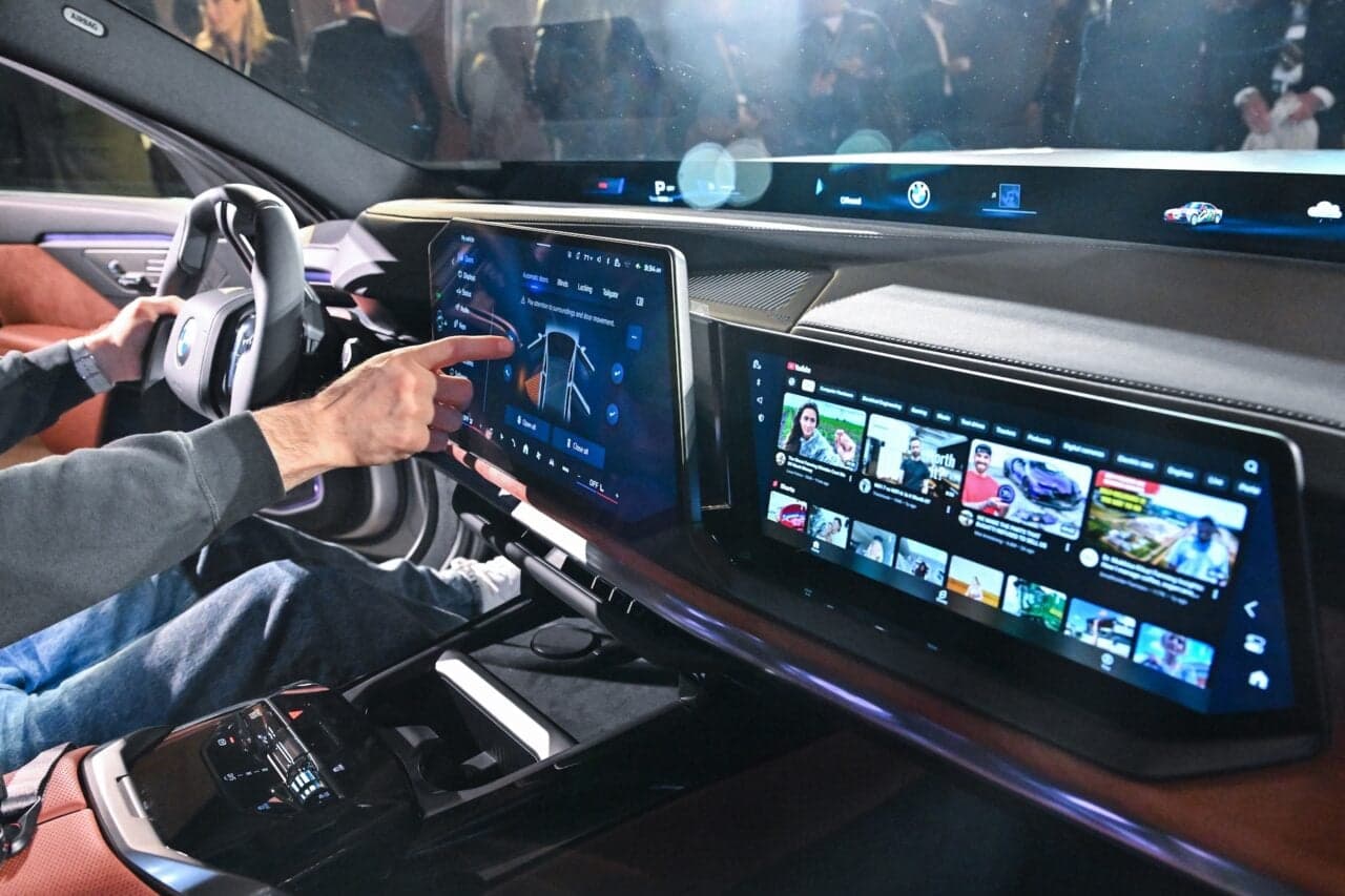 In the New BMW 7 Series, Even the Windshield Is Part Screen