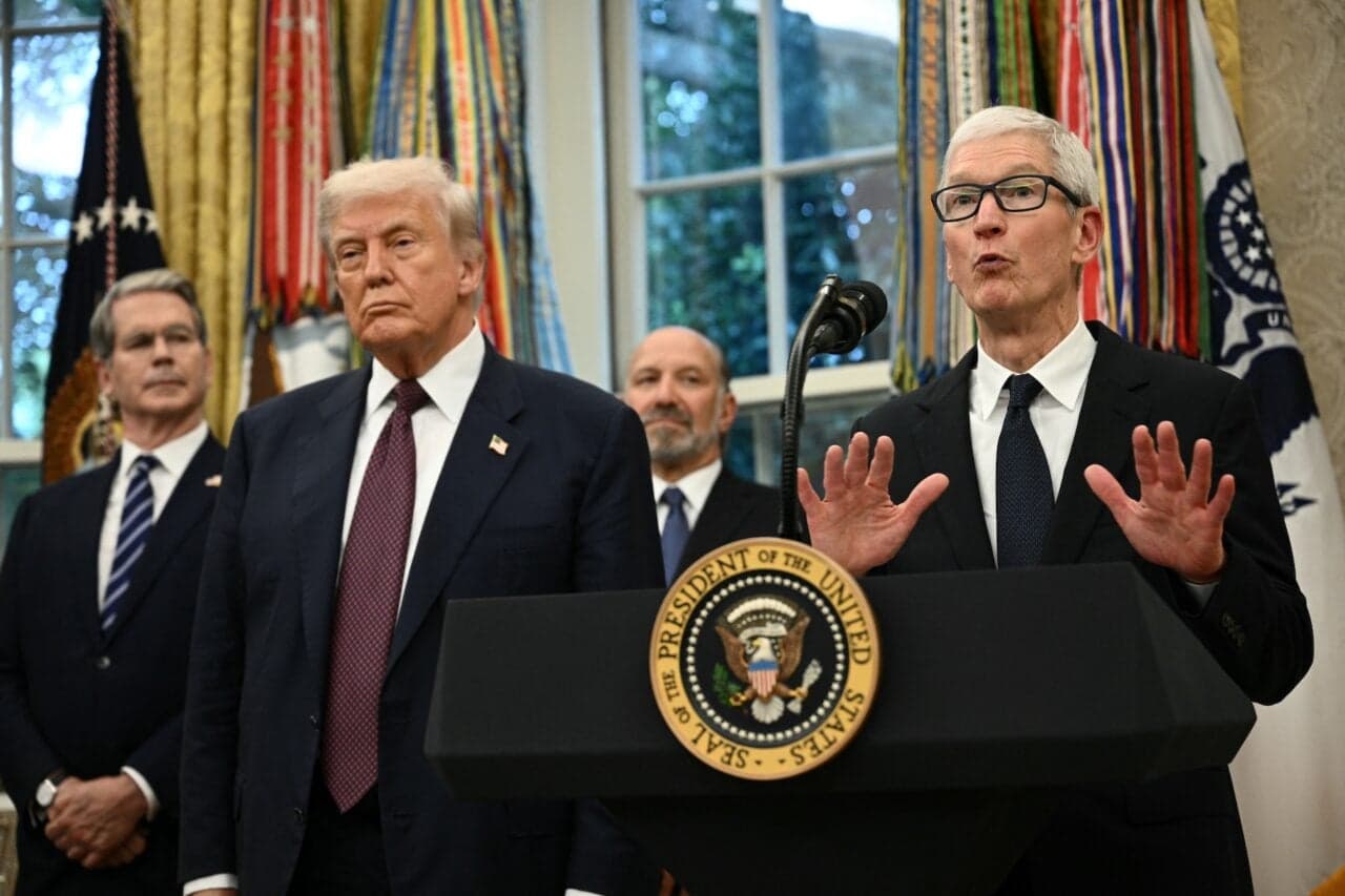 Trump Brags That Tim Cook Would ‘Kiss My Ass’ as the Apple CEO Steps Aside