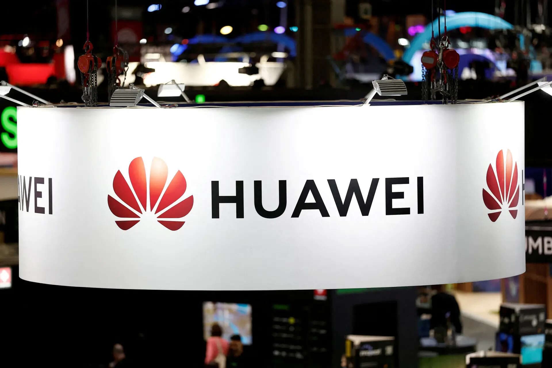 China's Premier Defends Huawei's Rise, Dismisses Subsidy Allegations in India