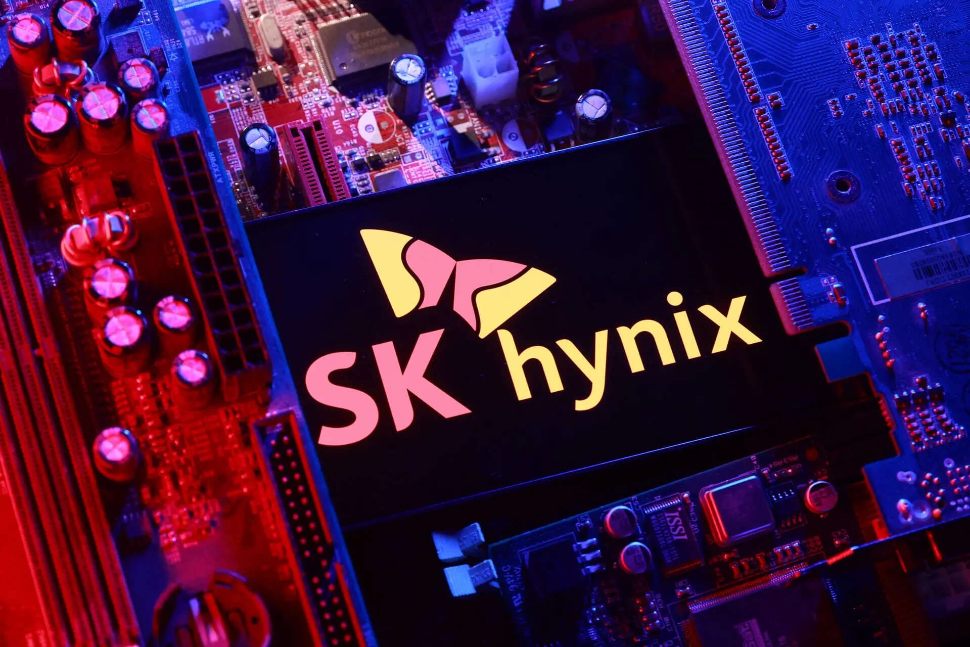 SK Hynix’s niche memory chip strategy outshines Samsung’s valuation.