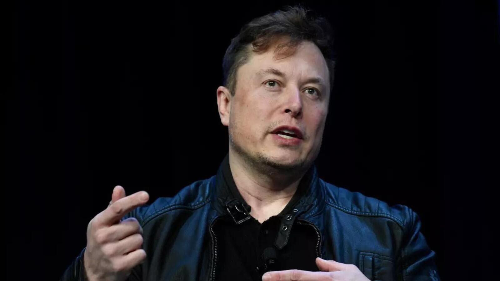 SpaceX aims to launch Starlink mobile services for US customers