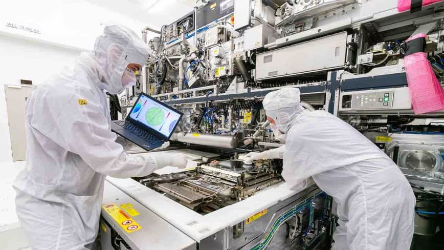 xLight invests $350 million to challenge ASML's dominance in chips
