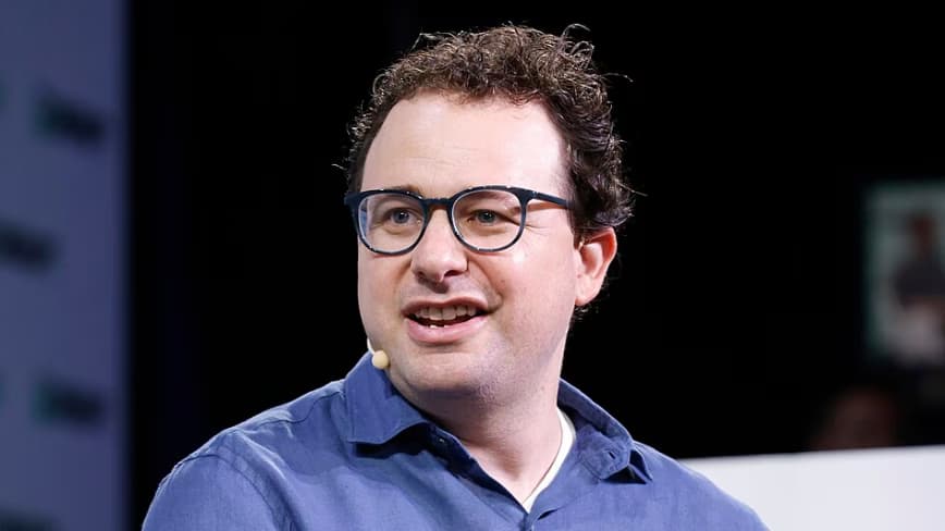 Claude's Rapid Growth Challenges ChatGPT's Market Dominance