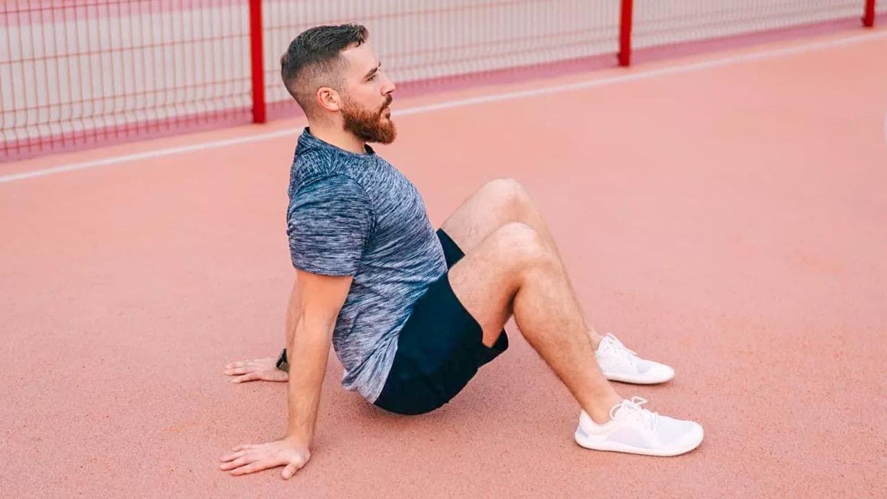 I'm a personal trainer: These are the 4 simple exercises I recommend if you sit at a desk all day