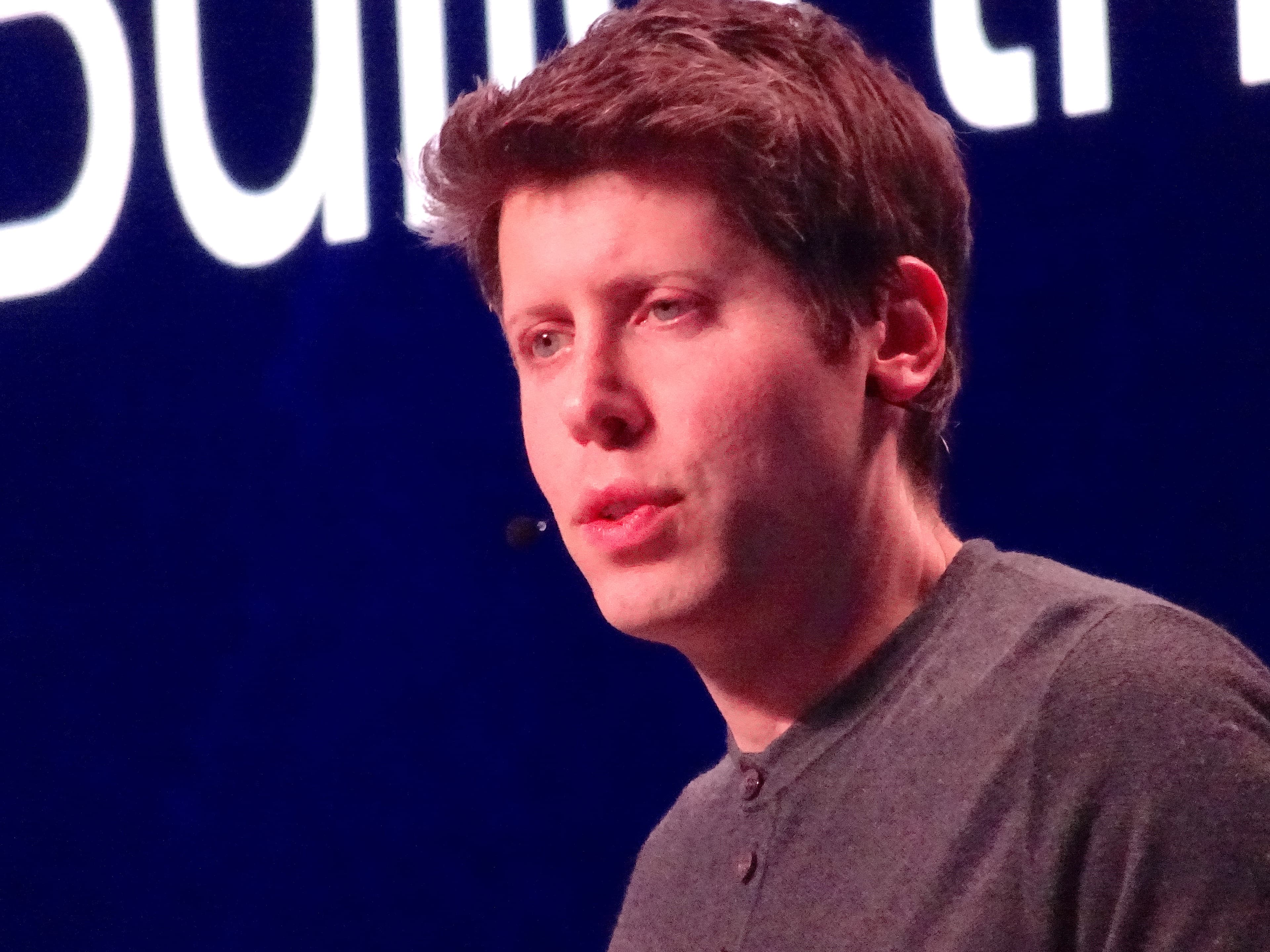 OpenAI invites federal investment, Anthropic breaks free, Meta eyes neocloud ambitions