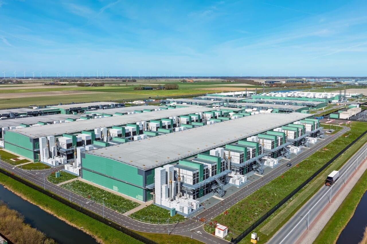 Energy Department Wants Data Centers to Stop Draining the Grid During Brutal Heat Wave