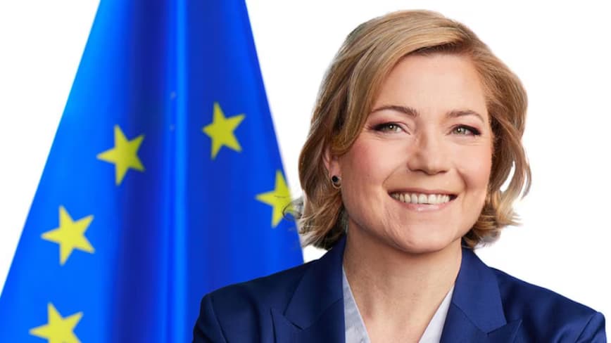 EU Tech Chief Meets Tim Cook Amid Siri AI Regulatory Hurdles