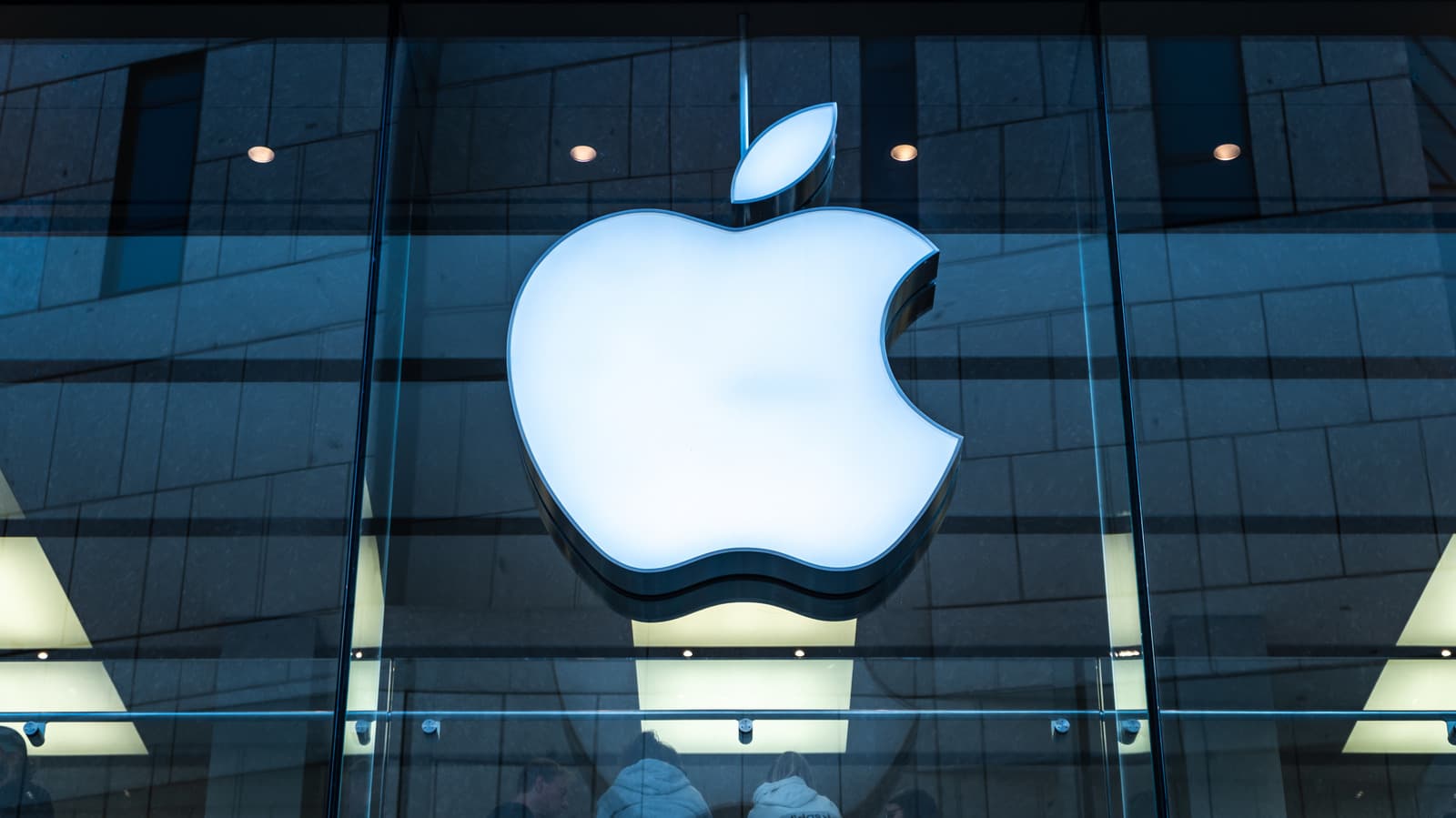 Apple's Chip Supply Dilemma: US Ties and China Concerns