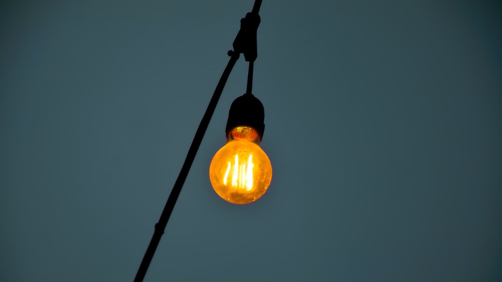 Smart Bulbs vs. Standard LEDs: Cost Efficiency Unveiled