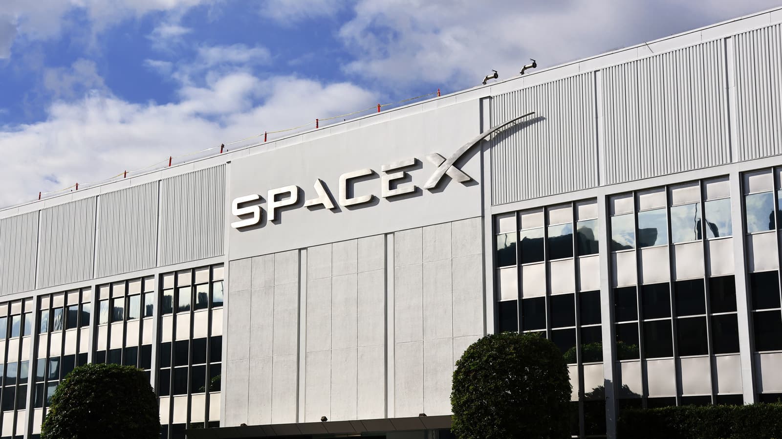 SpaceX Unveils Revolutionary Handheld AI Tech Amid Ongoing R&D Efforts