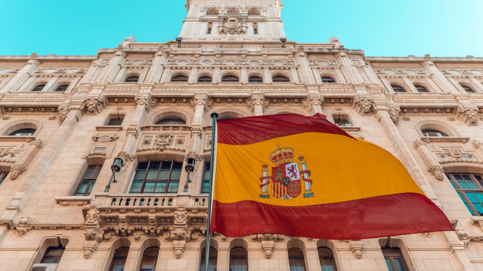 Spain Mandates Cellular Networks Remain Active Amid Power Failures